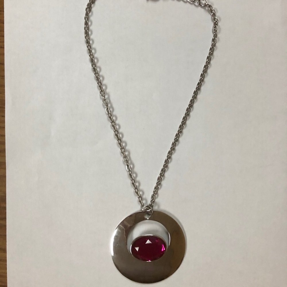 Pretty Statement Necklace - Picture 2 of 2